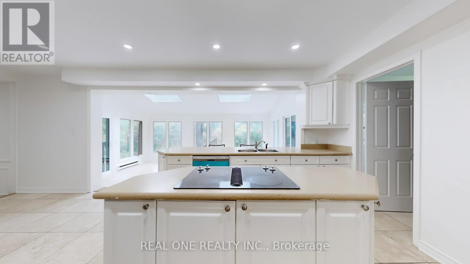 465 Woodland Acres Crescent, Vaughan, Ontario  L6A 1G2 - Photo 12 - N12942976