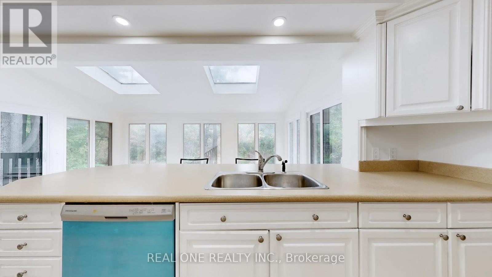 465 Woodland Acres Crescent, Vaughan, Ontario  L6A 1G2 - Photo 13 - N12942976