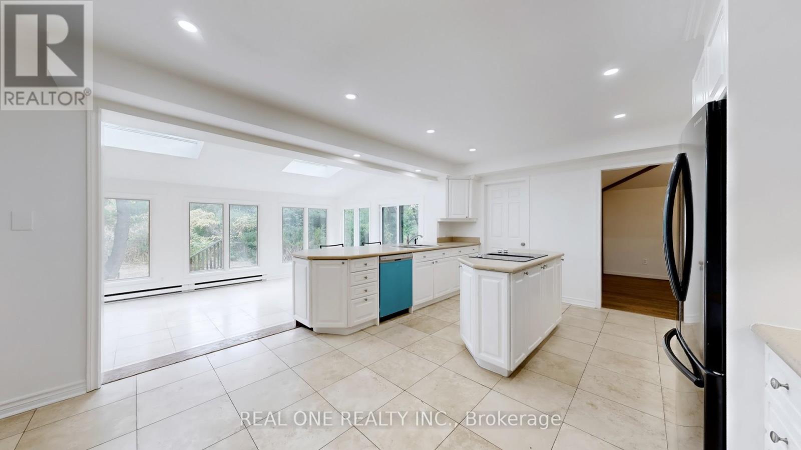 465 Woodland Acres Crescent, Vaughan, Ontario  L6A 1G2 - Photo 9 - N12942976