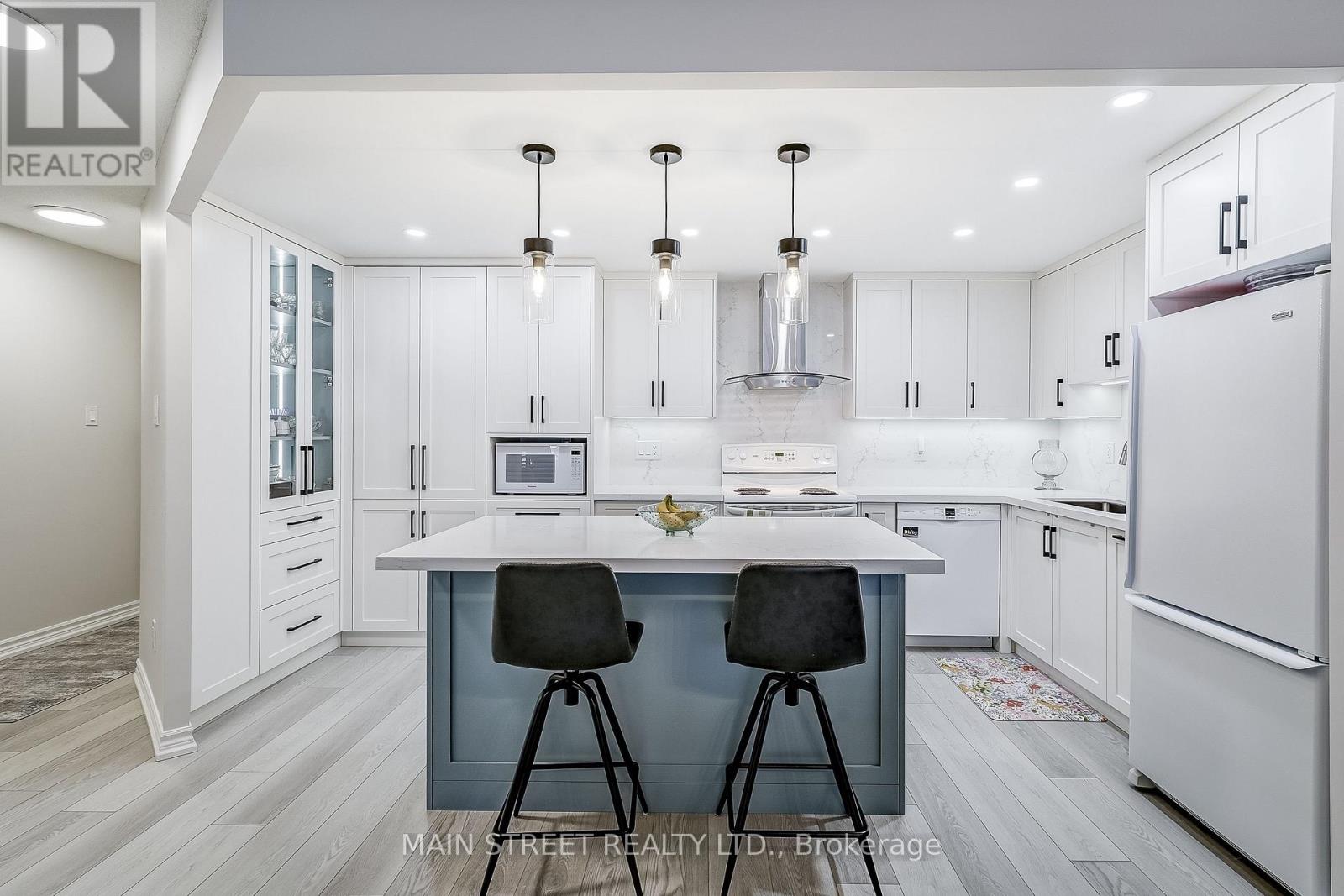 506 - 250 Davis Drive, Newmarket, Ontario  L3Y 7T7 - Photo 6 - N12943002