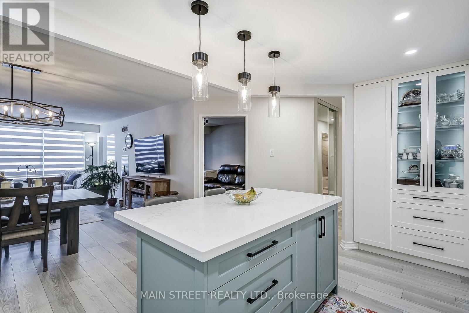 506 - 250 Davis Drive, Newmarket, Ontario  L3Y 7T7 - Photo 8 - N12943002