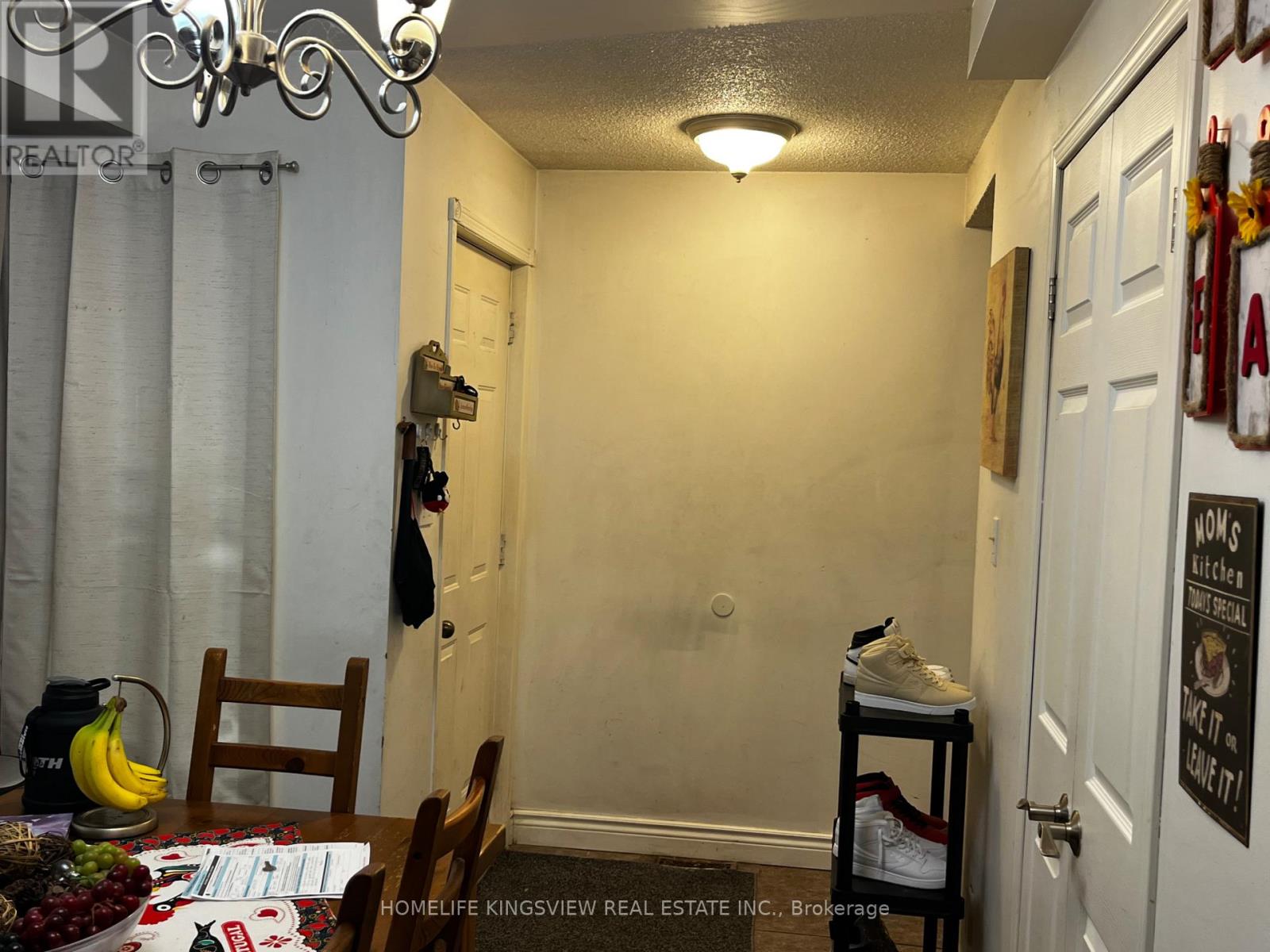 79 Cashel Court, Aurora, Ontario  L4G 6R8 - Photo 4 - N12943018