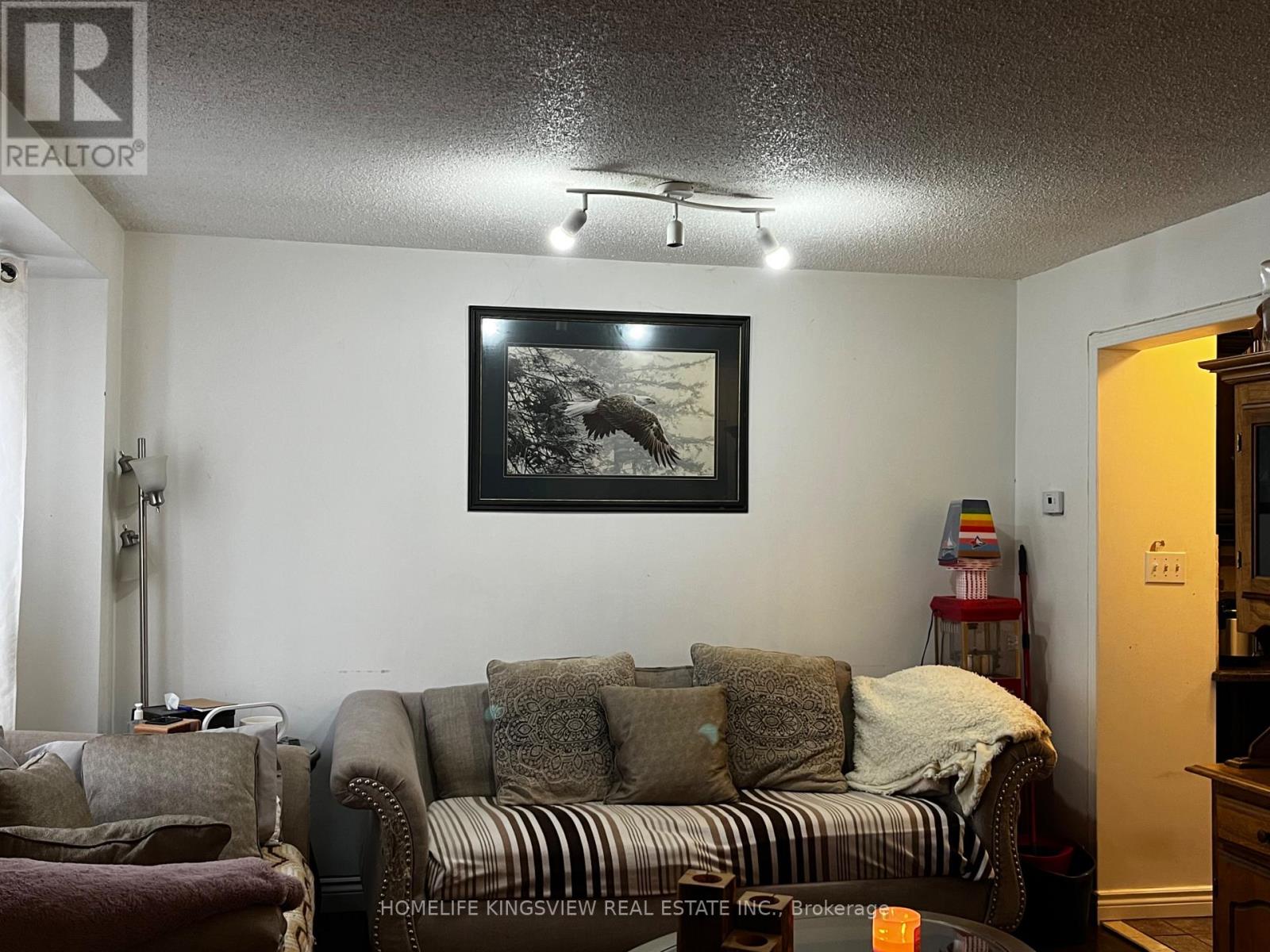 79 Cashel Court, Aurora, Ontario  L4G 6R8 - Photo 5 - N12943018