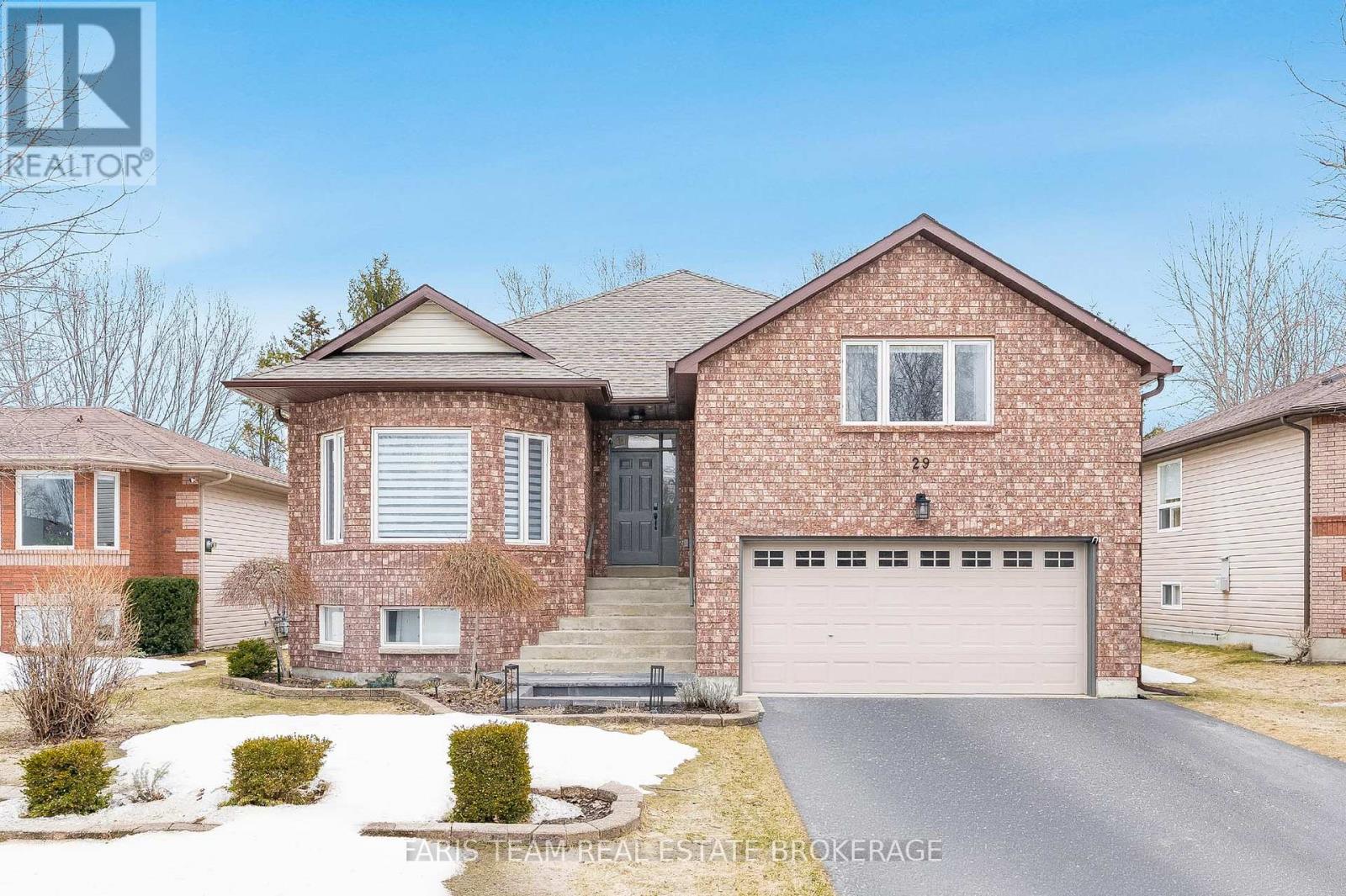 29 RIVERDALE DRIVE, Wasaga Beach, Ontario