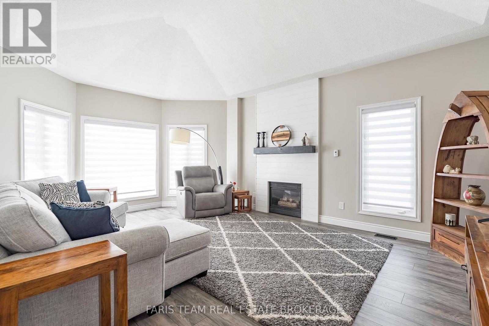 29 Riverdale Drive, Wasaga Beach, Ontario  L9Z 1E9 - Photo 11 - S12942884