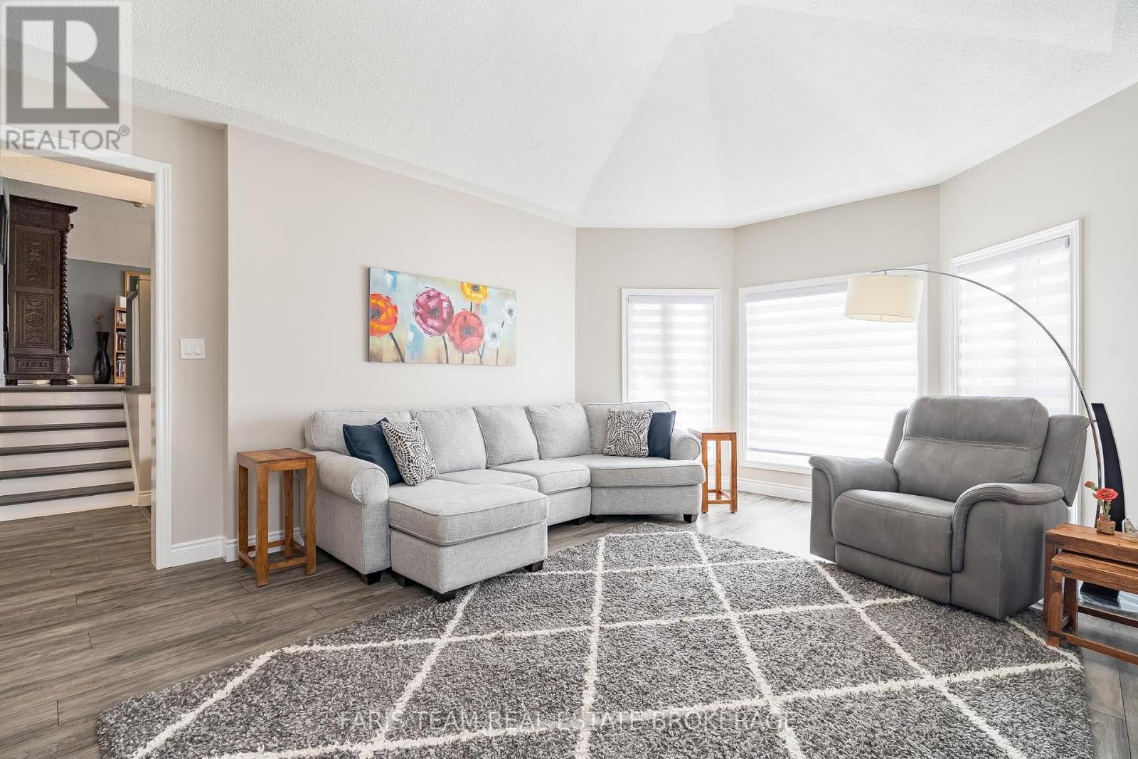 29 Riverdale Drive, Wasaga Beach, Ontario  L9Z 1E9 - Photo 12 - S12942884