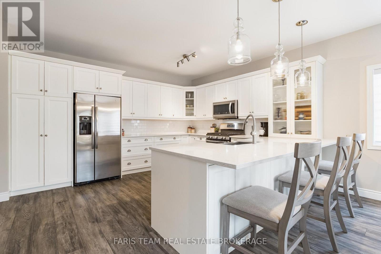 29 Riverdale Drive, Wasaga Beach, Ontario  L9Z 1E9 - Photo 4 - S12942884