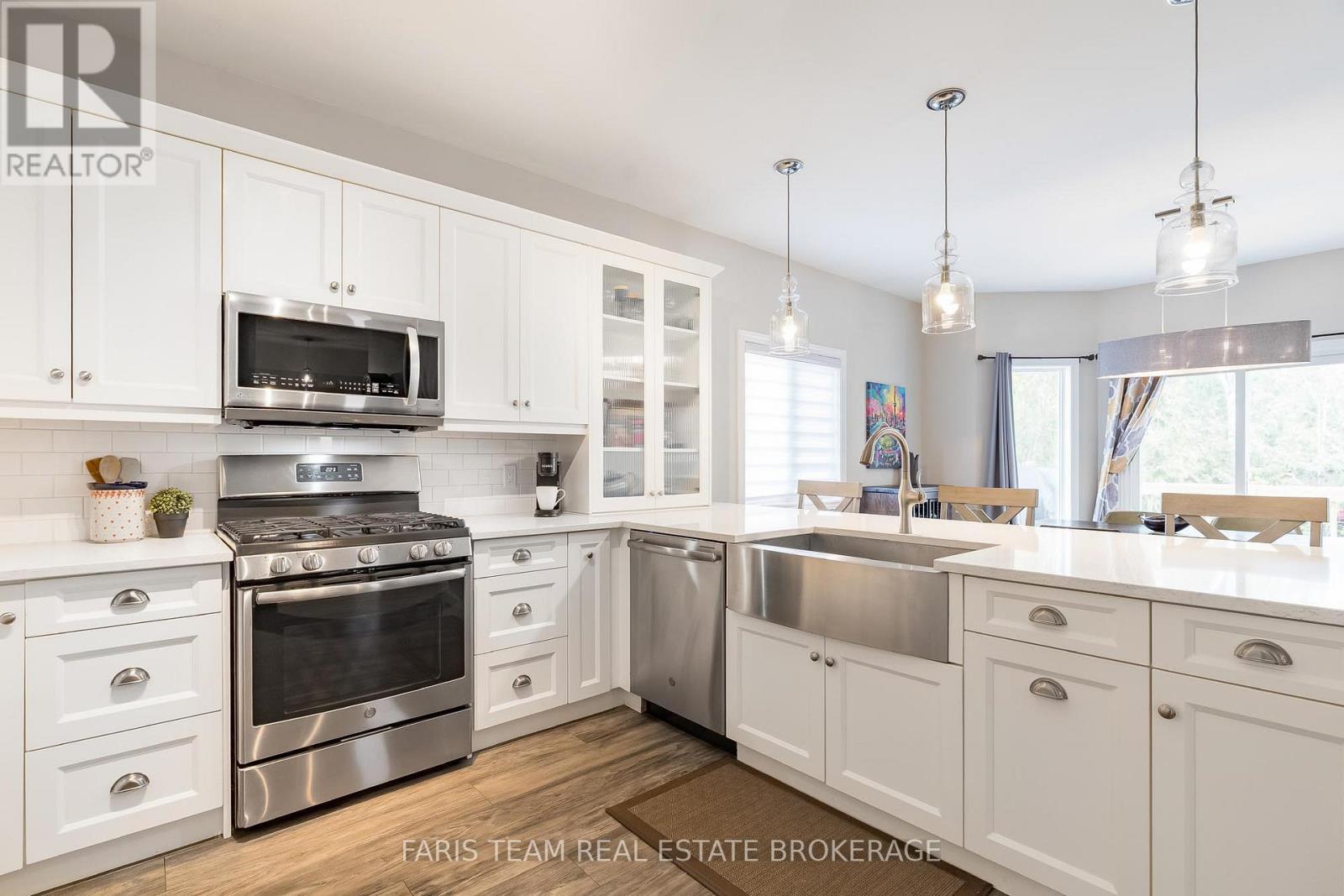 29 Riverdale Drive, Wasaga Beach, Ontario  L9Z 1E9 - Photo 7 - S12942884