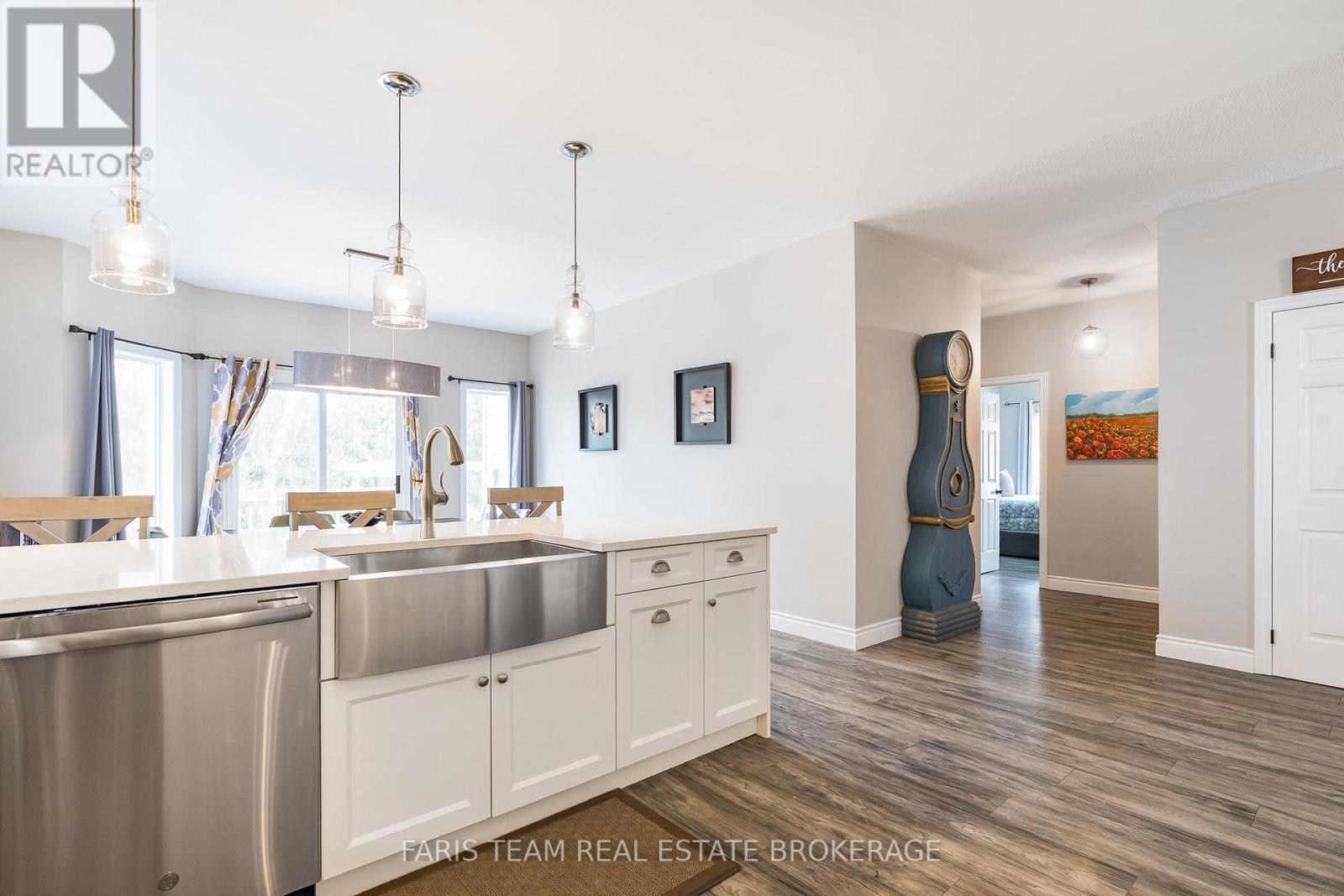 29 Riverdale Drive, Wasaga Beach, Ontario  L9Z 1E9 - Photo 8 - S12942884