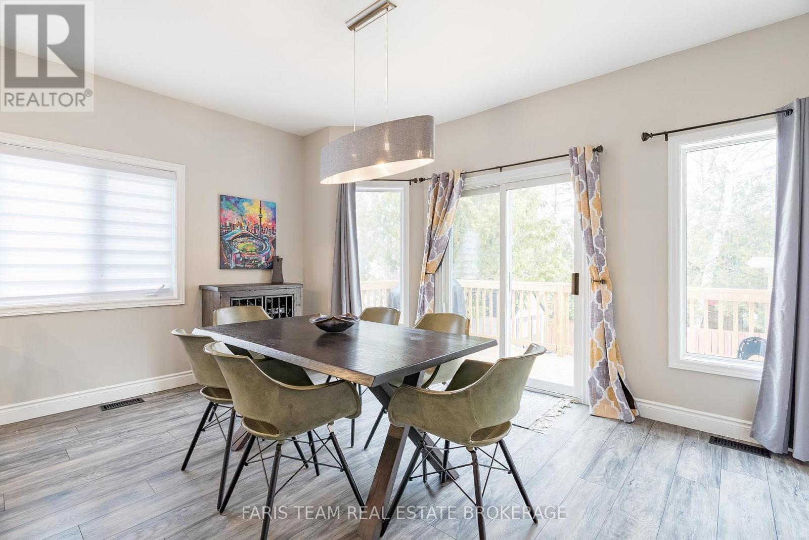 29 Riverdale Drive, Wasaga Beach, Ontario  L9Z 1E9 - Photo 9 - S12942884