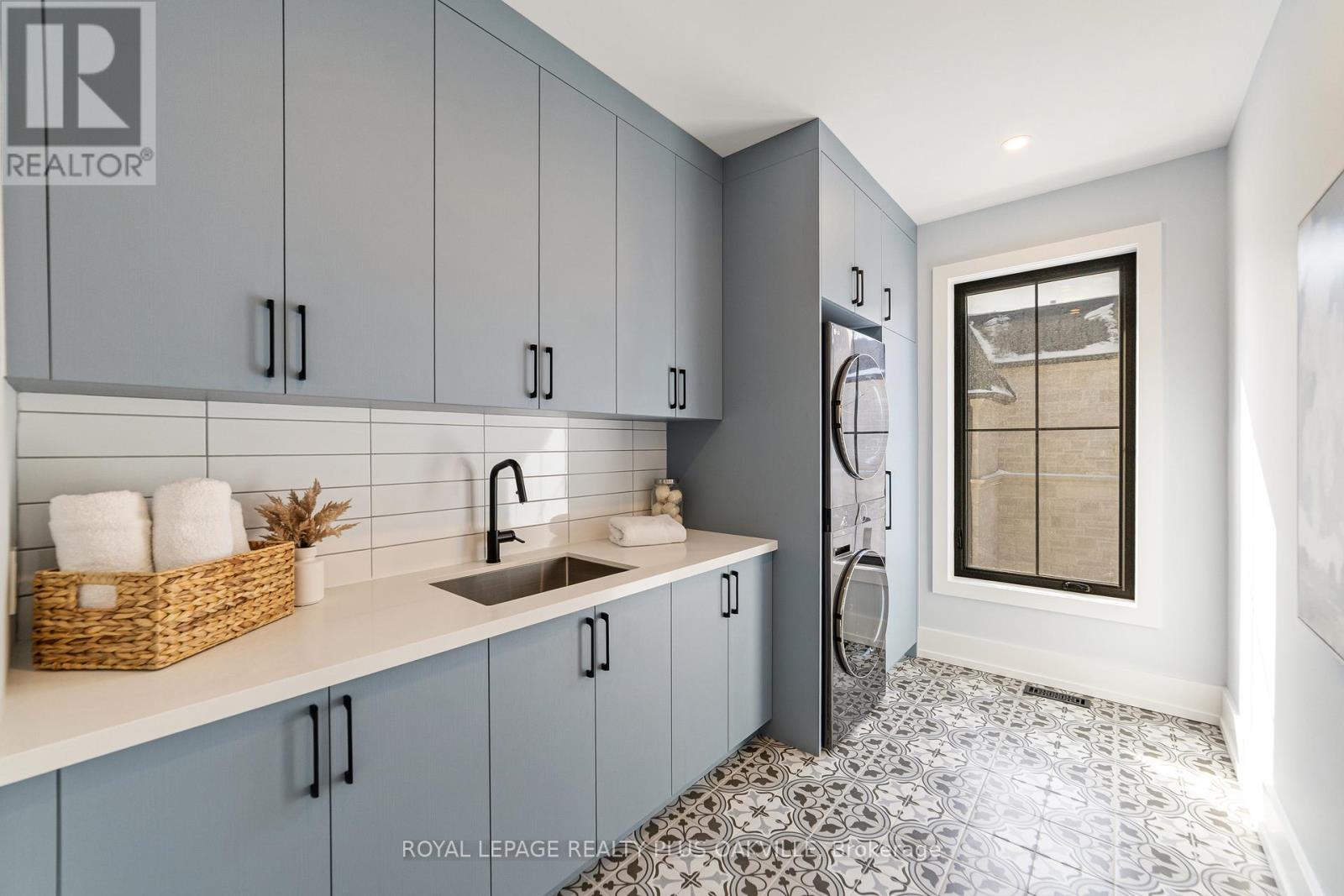 2057 Salvator Boulevard, Oakville, Ontario  L6L 1M9 - Photo 33 - W12794130