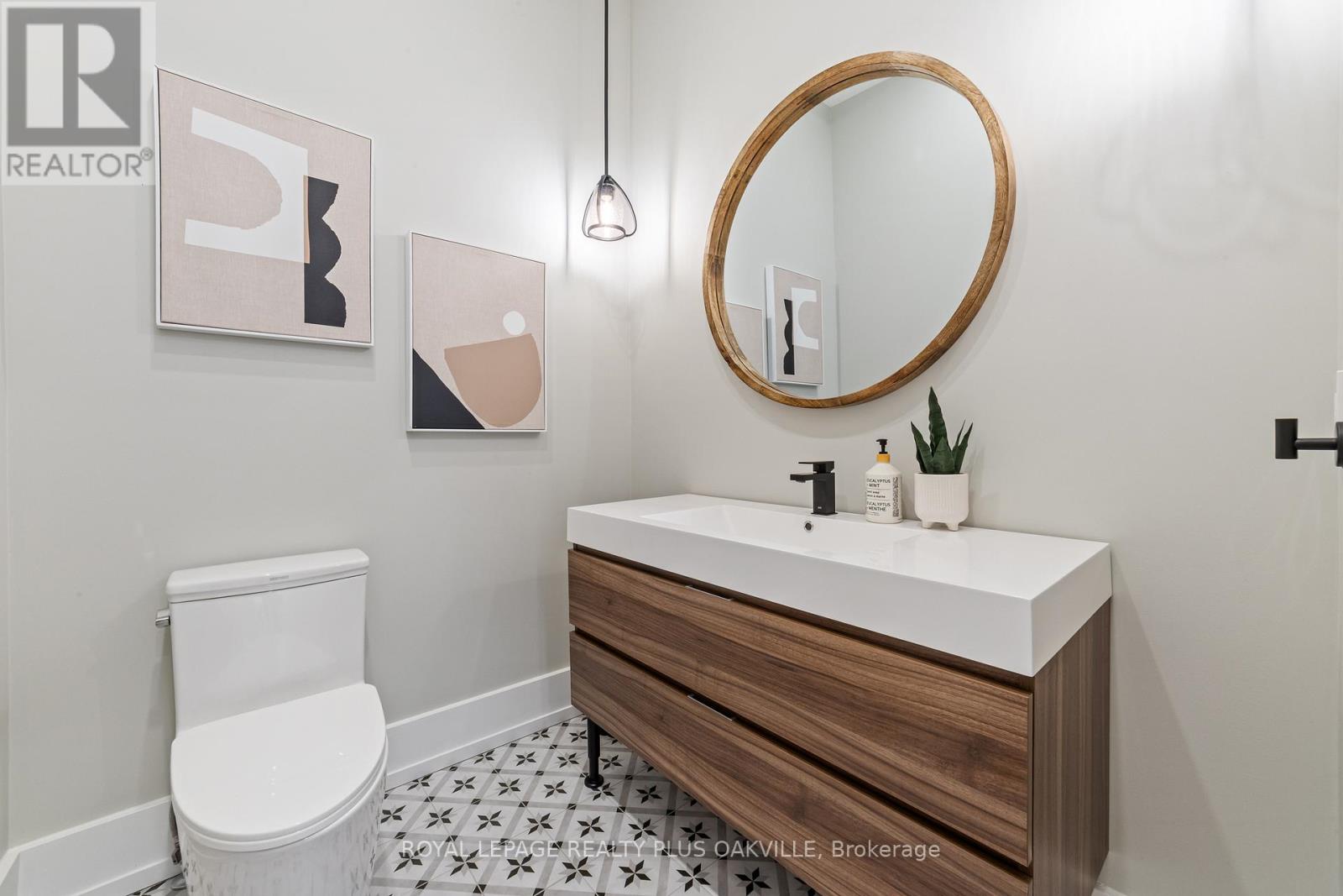 2057 Salvator Boulevard, Oakville, Ontario  L6L 1M9 - Photo 4 - W12794130