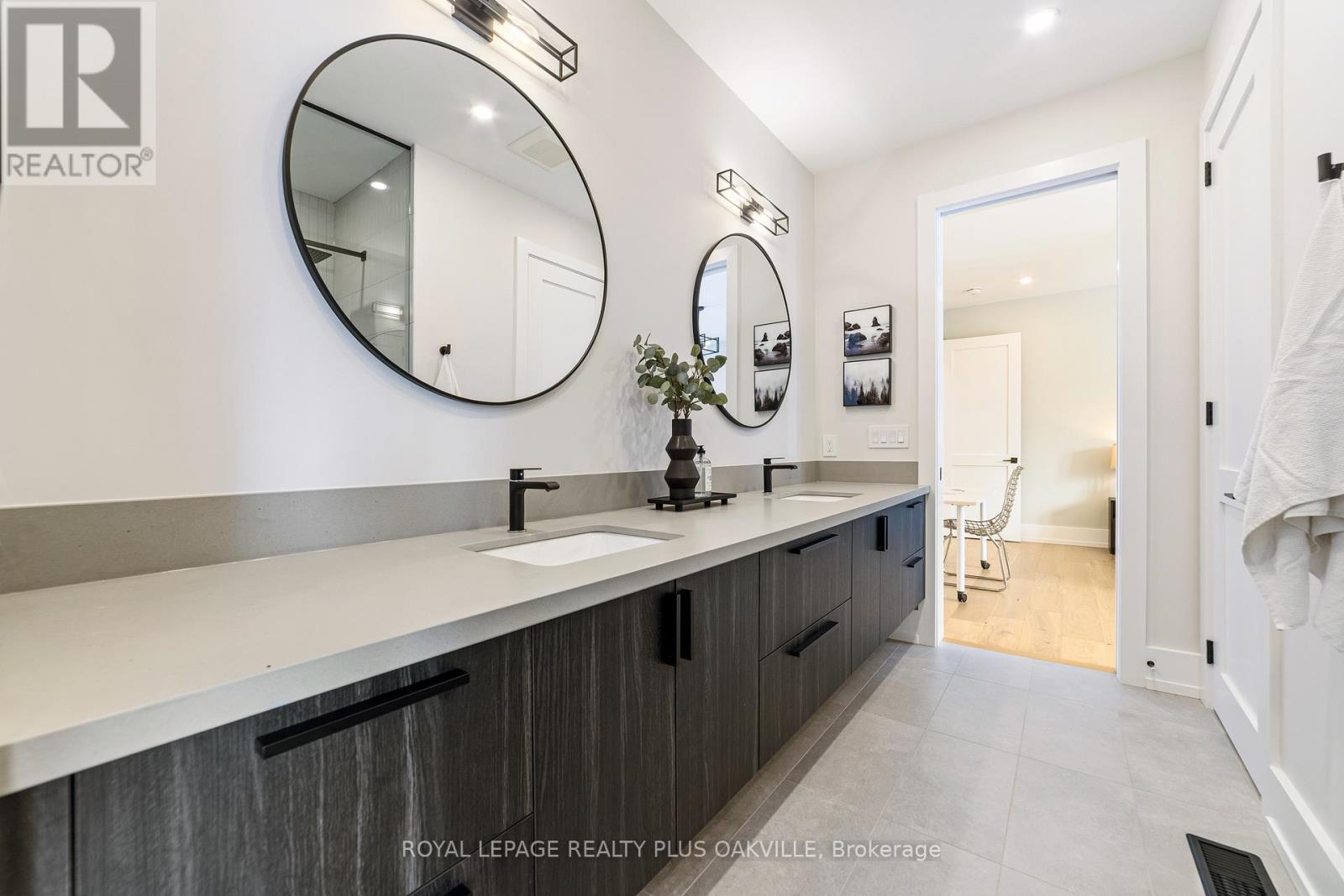 2057 Salvator Boulevard, Oakville, Ontario  L6L 1M9 - Photo 30 - W12794130