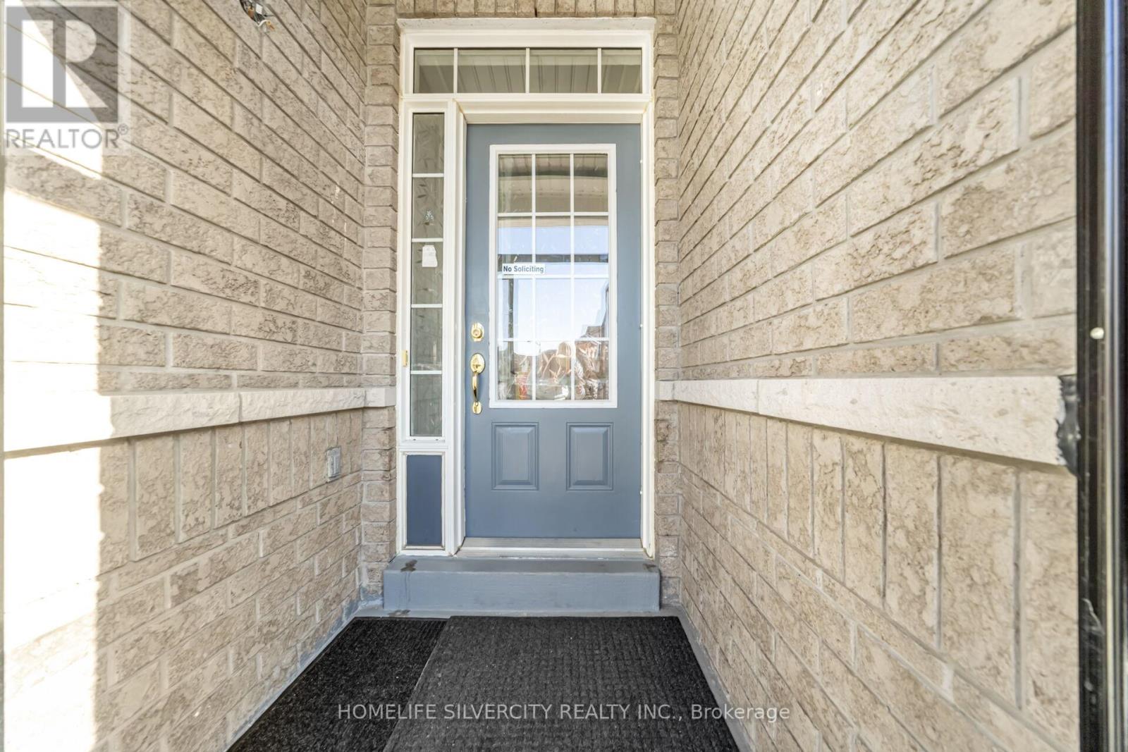 18 Finlayson Crescent, Brampton, Ontario  L6R 0H7 - Photo 4 - W12911946