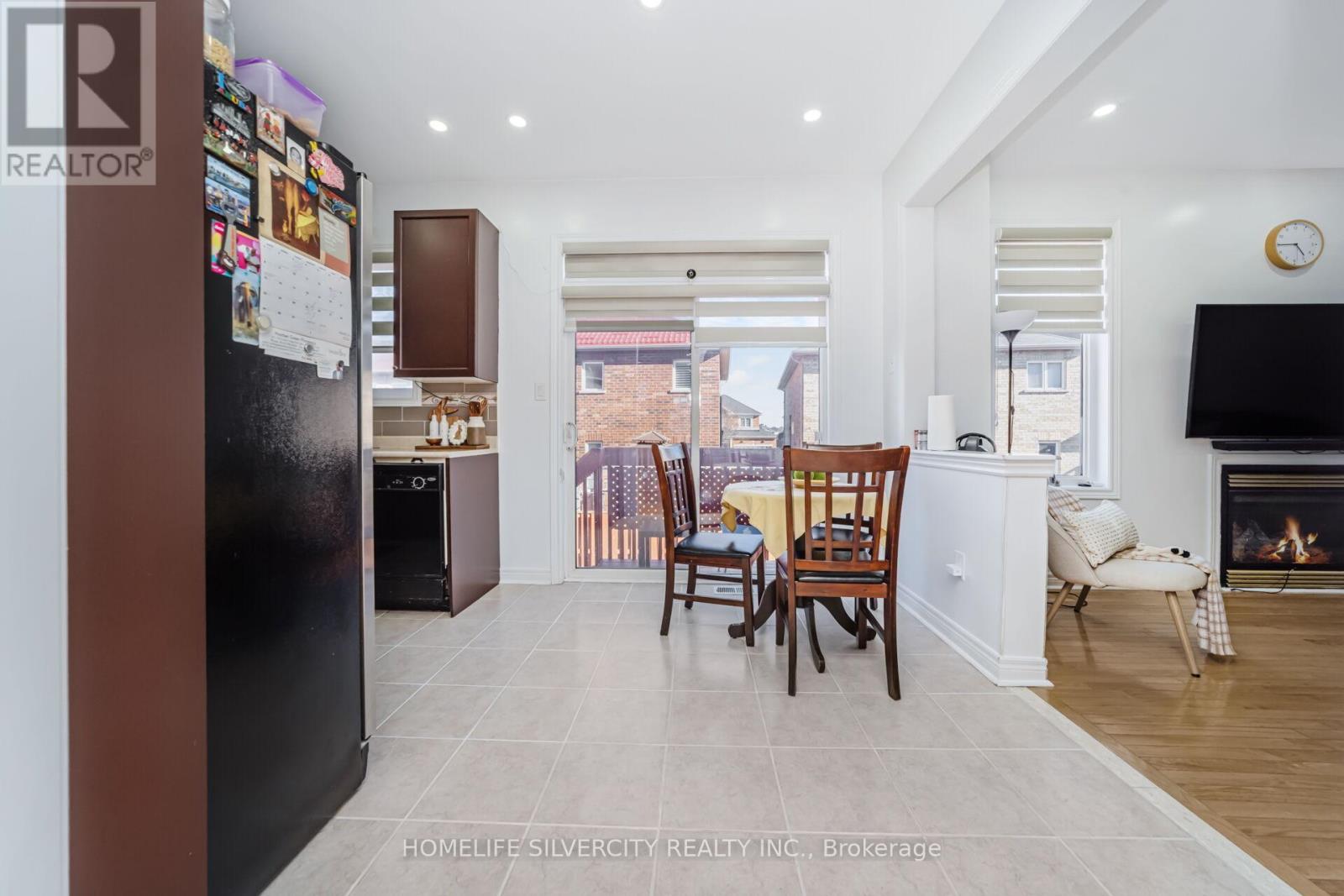 18 Finlayson Crescent, Brampton, Ontario  L6R 0H7 - Photo 9 - W12911946