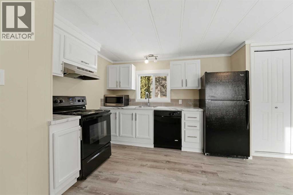 17 Parkland Acres, Lacombe, Alberta  T4L 1T2 - Photo 9 - A2281277