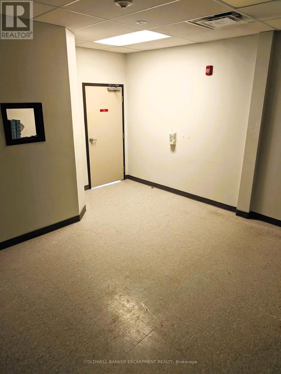 A/b - 10 Eastern Avenue, Halton Hills, Ontario  L7J 0A5 - Photo 4 - W12942816