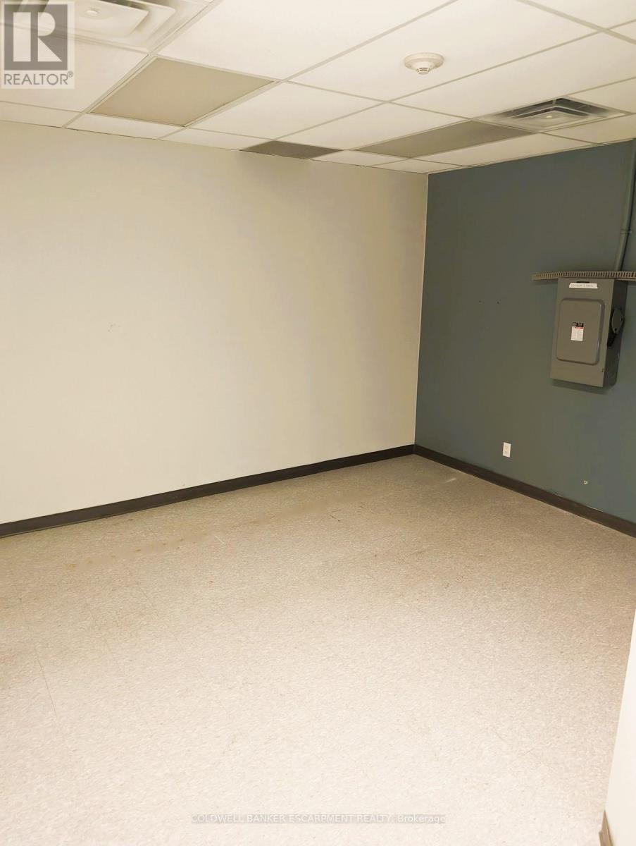 A/b - 10 Eastern Avenue, Halton Hills, Ontario  L7J 0A5 - Photo 6 - W12942816