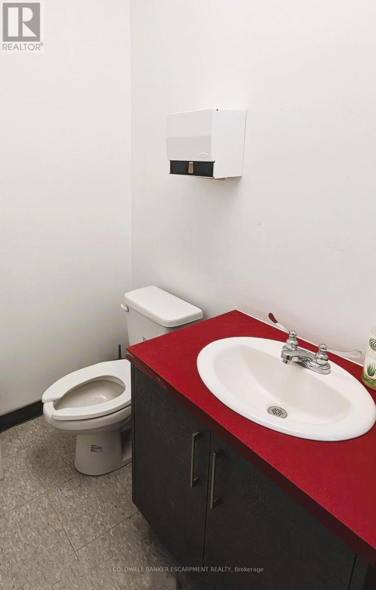 A/b - 10 Eastern Avenue, Halton Hills, Ontario  L7J 0A5 - Photo 9 - W12942816