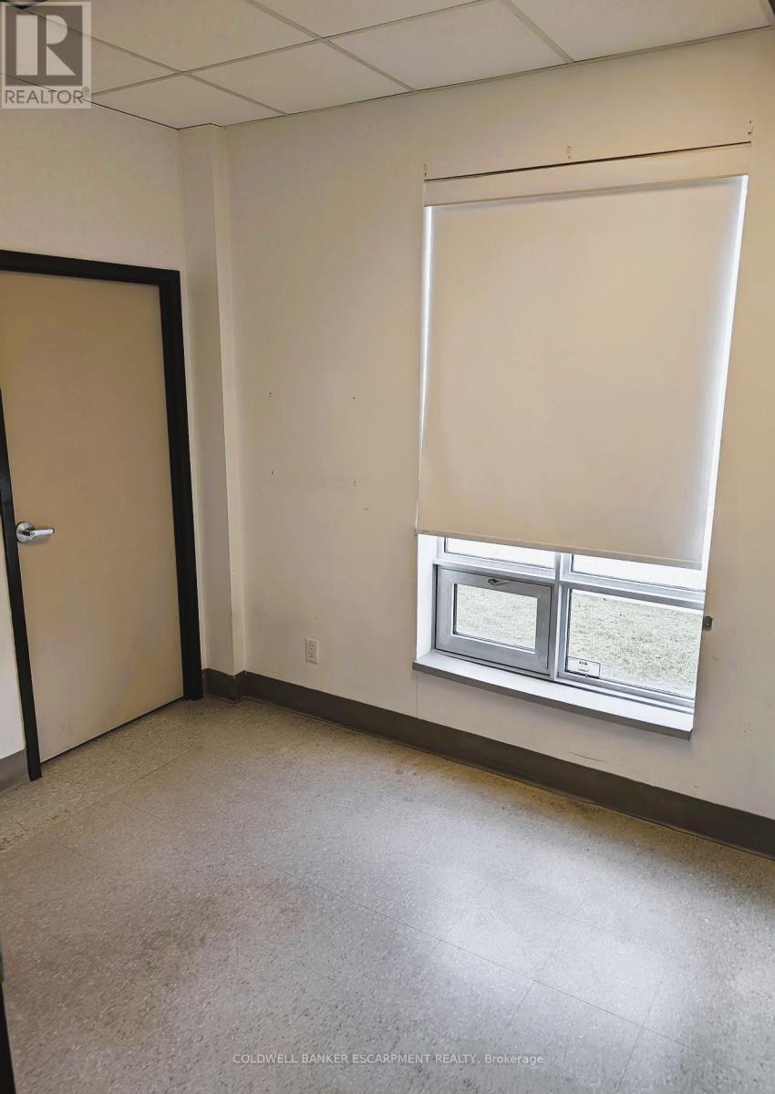 Unit A - 10 Eastern Avenue, Halton Hills, Ontario  L7J 0A5 - Photo 4 - W12942828