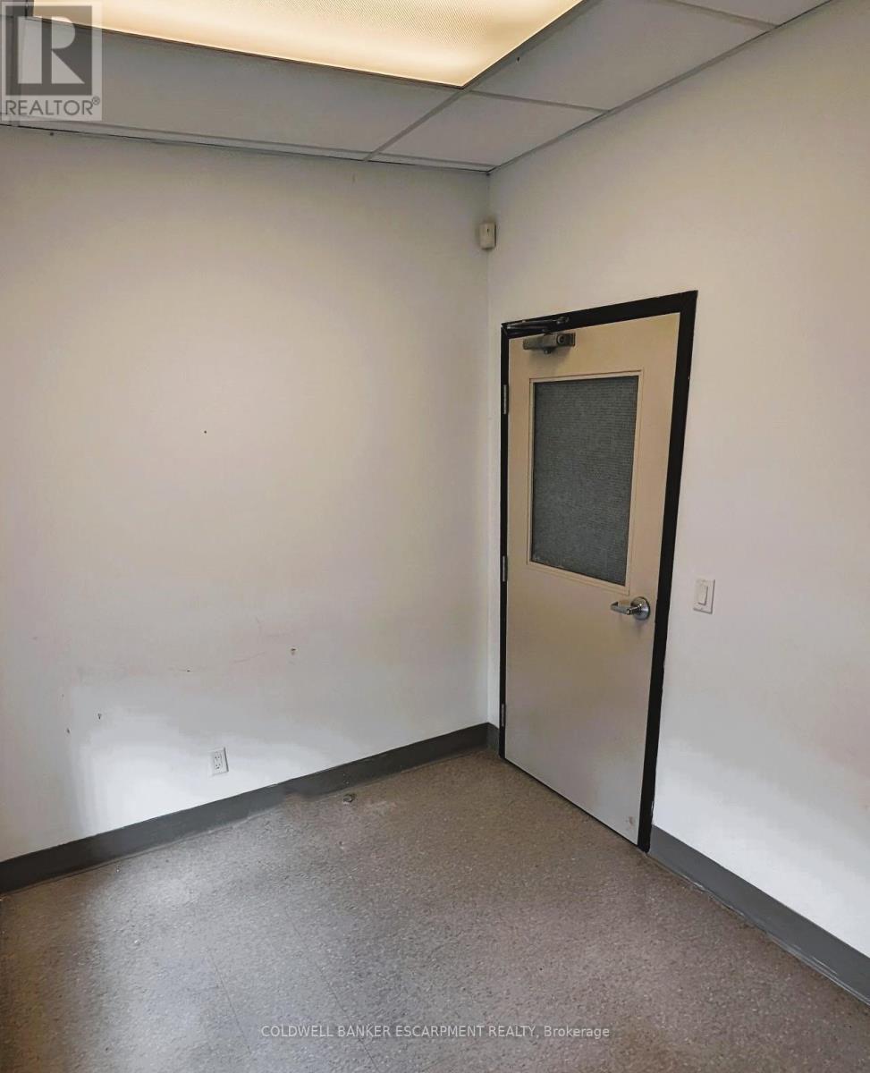 Unit A - 10 Eastern Avenue, Halton Hills, Ontario  L7J 0A5 - Photo 5 - W12942828