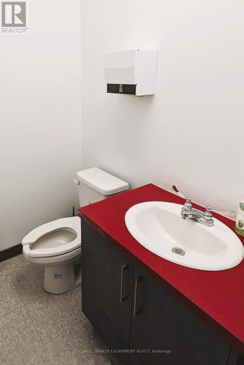 Unit A - 10 Eastern Avenue, Halton Hills, Ontario  L7J 0A5 - Photo 7 - W12942828