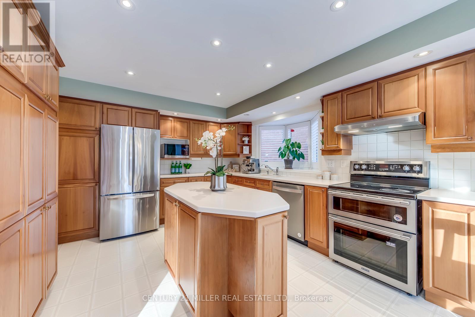 1149 Windrush Drive, Oakville, Ontario  L6M 1S9 - Photo 15 - W12942856