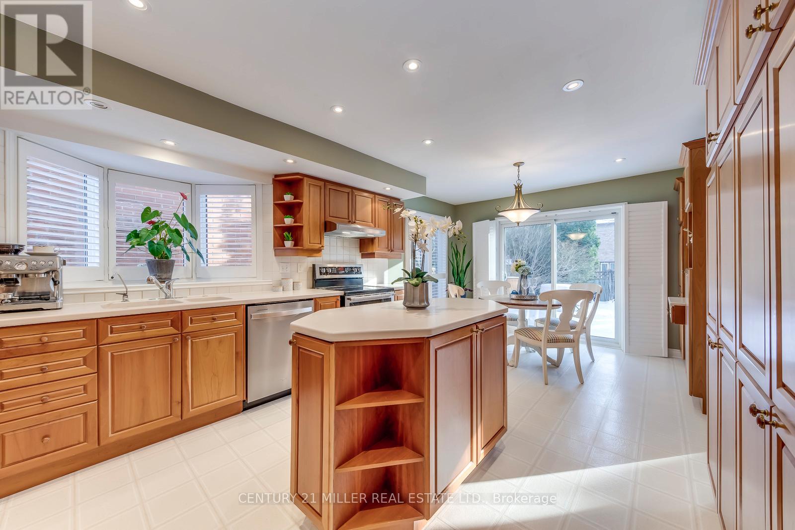 1149 Windrush Drive, Oakville, Ontario  L6M 1S9 - Photo 17 - W12942856