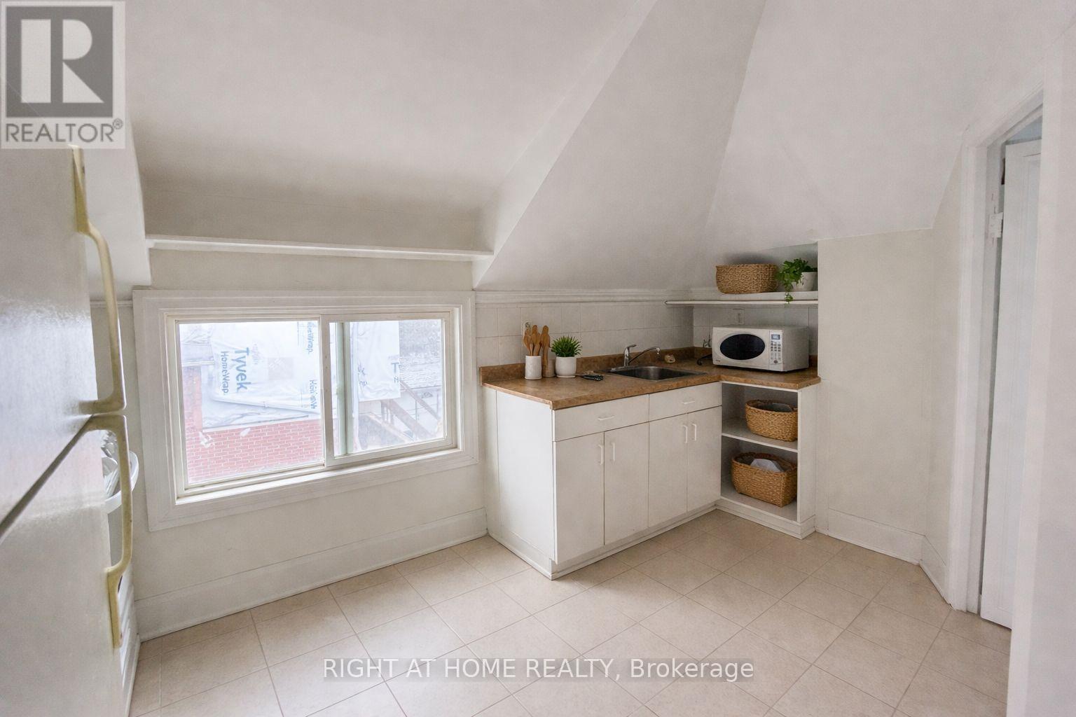 3 - 60 Long Branch Avenue, Toronto, Ontario  M8W 3J2 - Photo 2 - W12942872