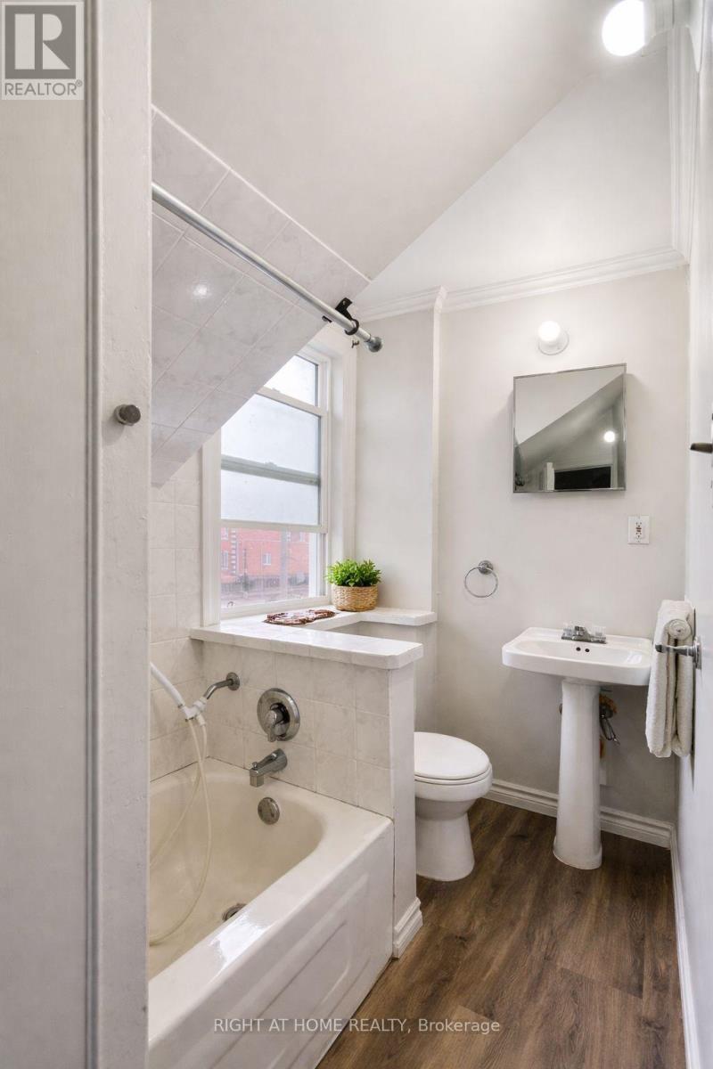 3 - 60 Long Branch Avenue, Toronto, Ontario  M8W 3J2 - Photo 4 - W12942872