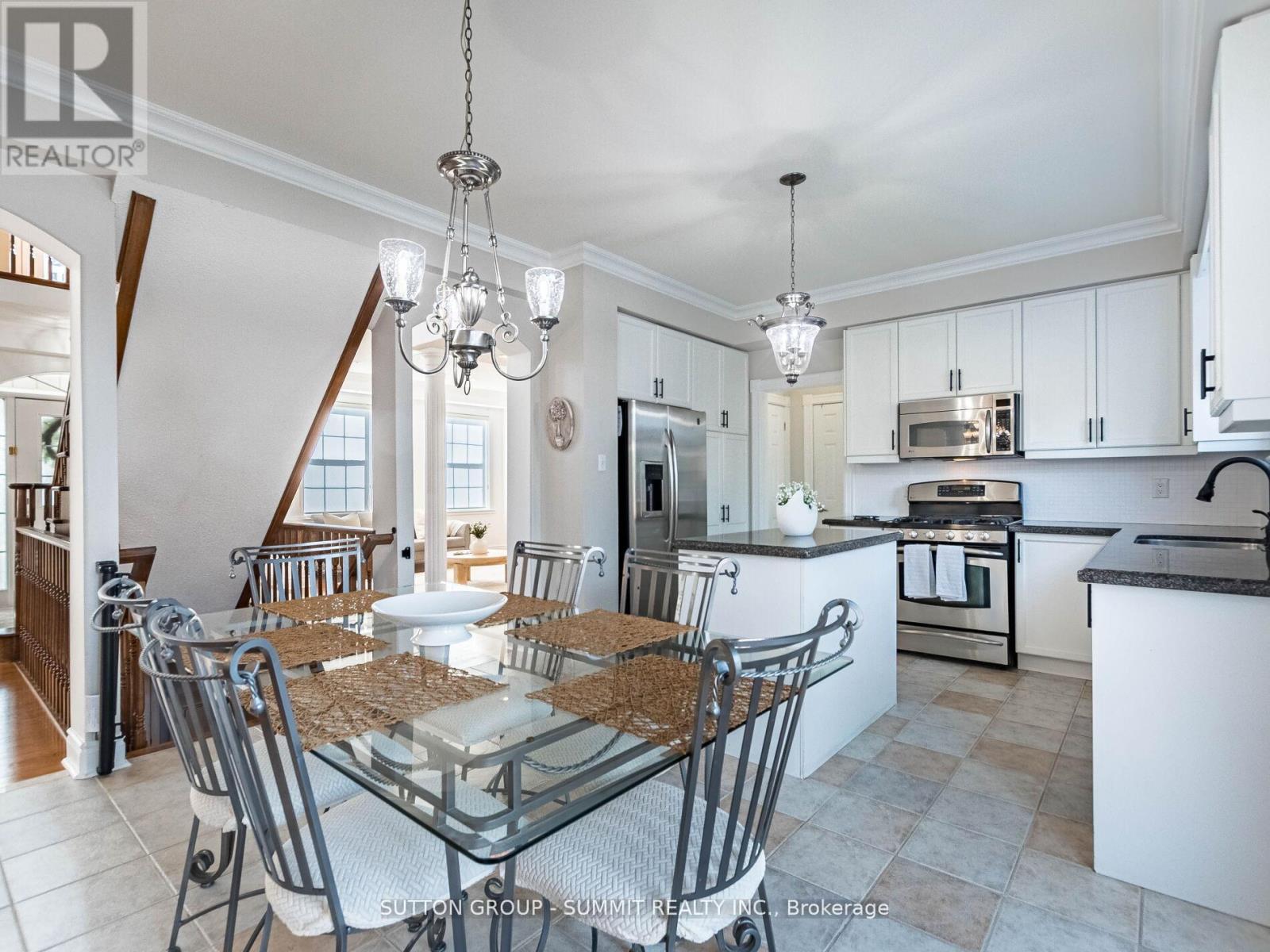 7123 Gillespie Lane, Mississauga, Ontario  L5W 1E8 - Photo 17 - W12942874