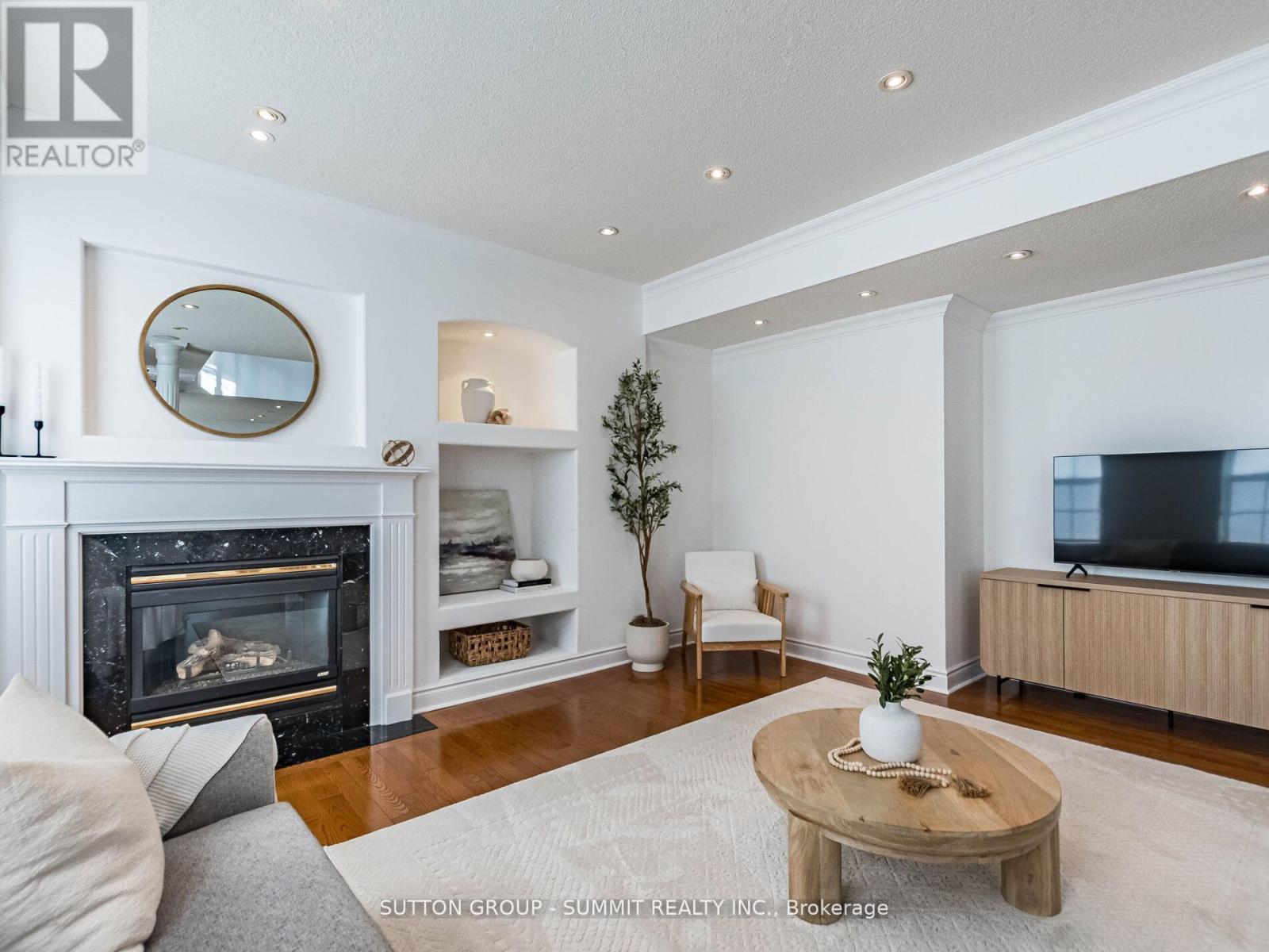 7123 Gillespie Lane, Mississauga, Ontario  L5W 1E8 - Photo 8 - W12942874