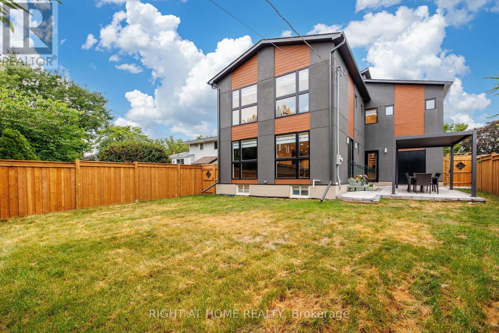 584 Walkers Line, Burlington, Ontario  L7N 2E5 - Photo 3 - W12942902