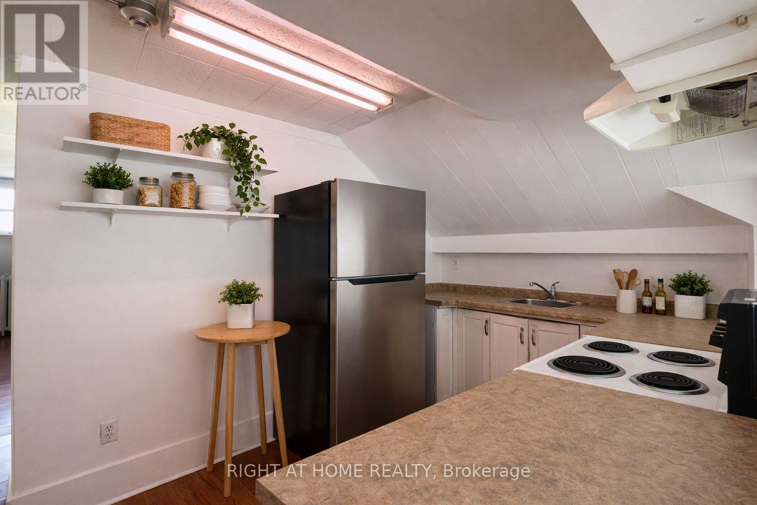 2 - 60 Long Branch Avenue, Toronto, Ontario  M8W 3J2 - Photo 2 - W12942926