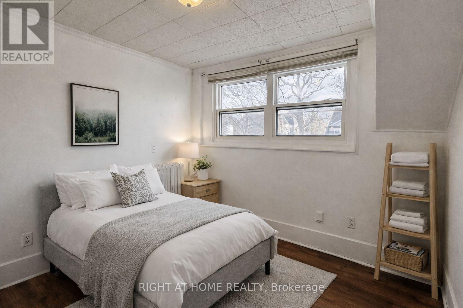 2 - 60 Long Branch Avenue, Toronto, Ontario  M8W 3J2 - Photo 4 - W12942926