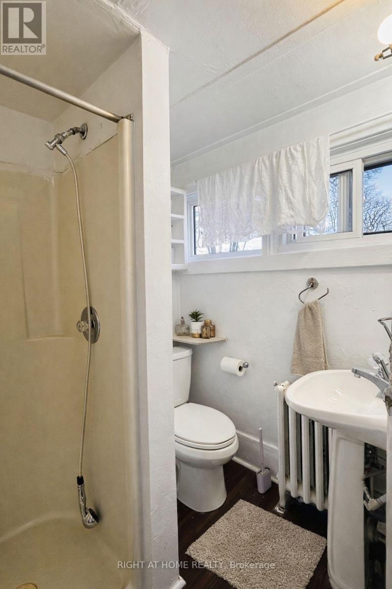 2 - 60 Long Branch Avenue, Toronto, Ontario  M8W 3J2 - Photo 5 - W12942926