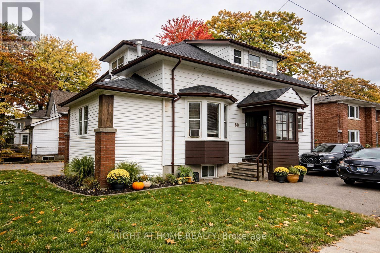 2 - 60 Long Branch Avenue, Toronto, Ontario  M8W 3J2 - Photo 6 - W12942926