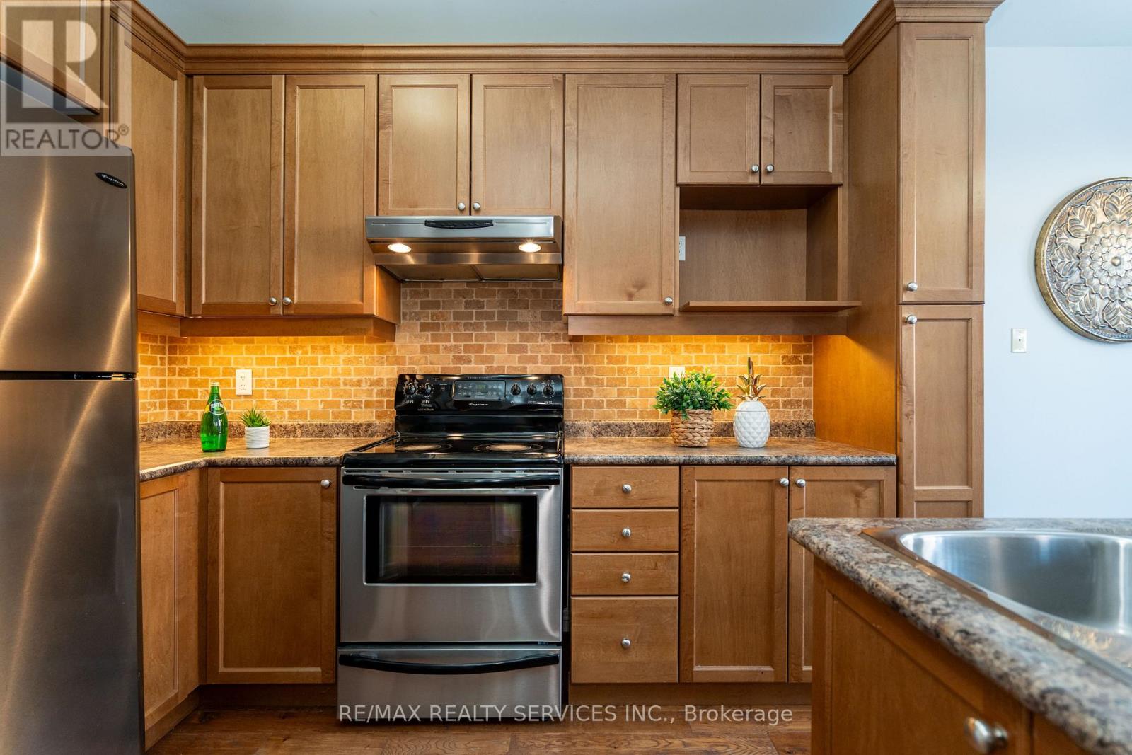 112 Amaranth Crescent, Brampton, Ontario  L7A 0L5 - Photo 10 - W12942936