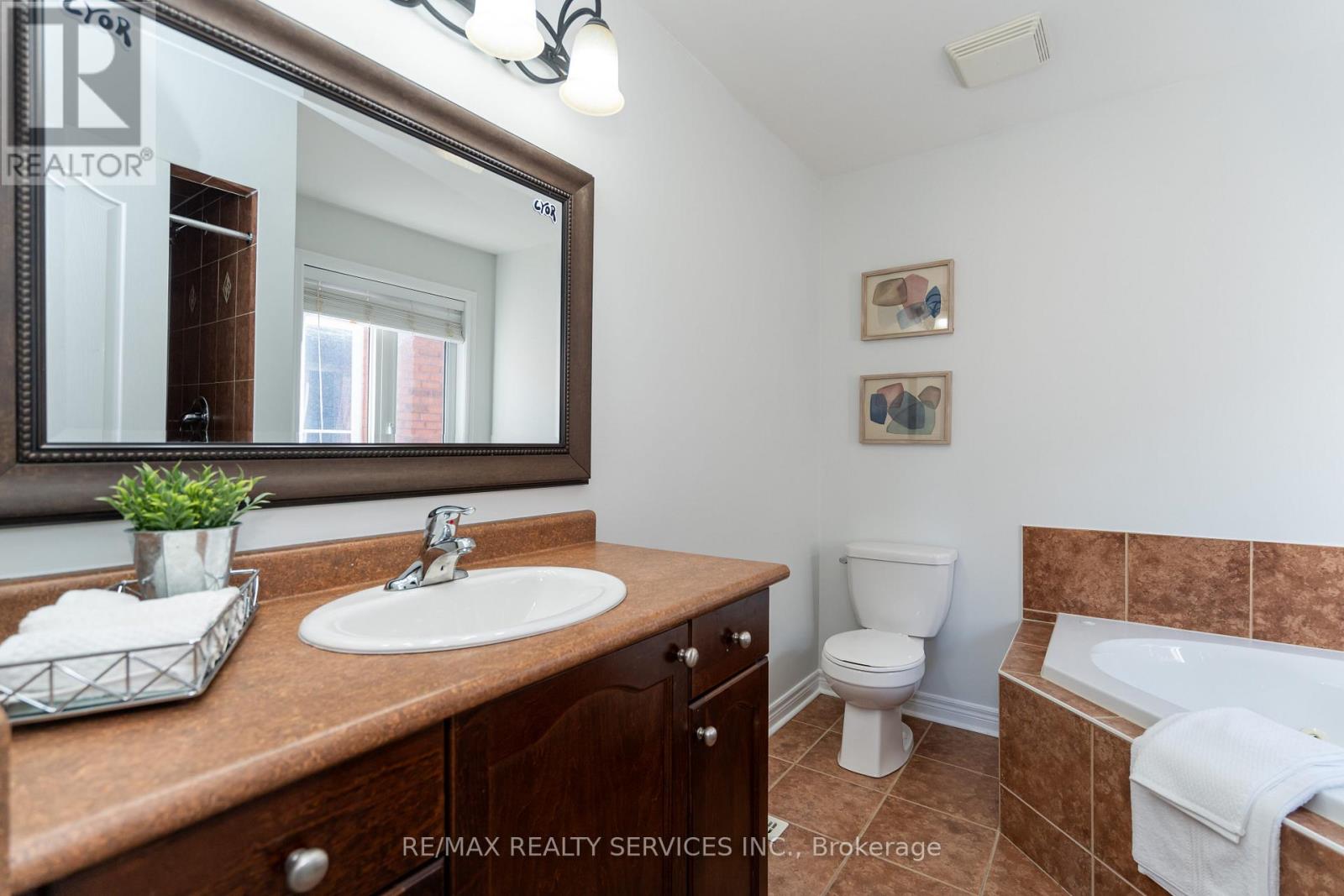 112 Amaranth Crescent, Brampton, Ontario  L7A 0L5 - Photo 19 - W12942936