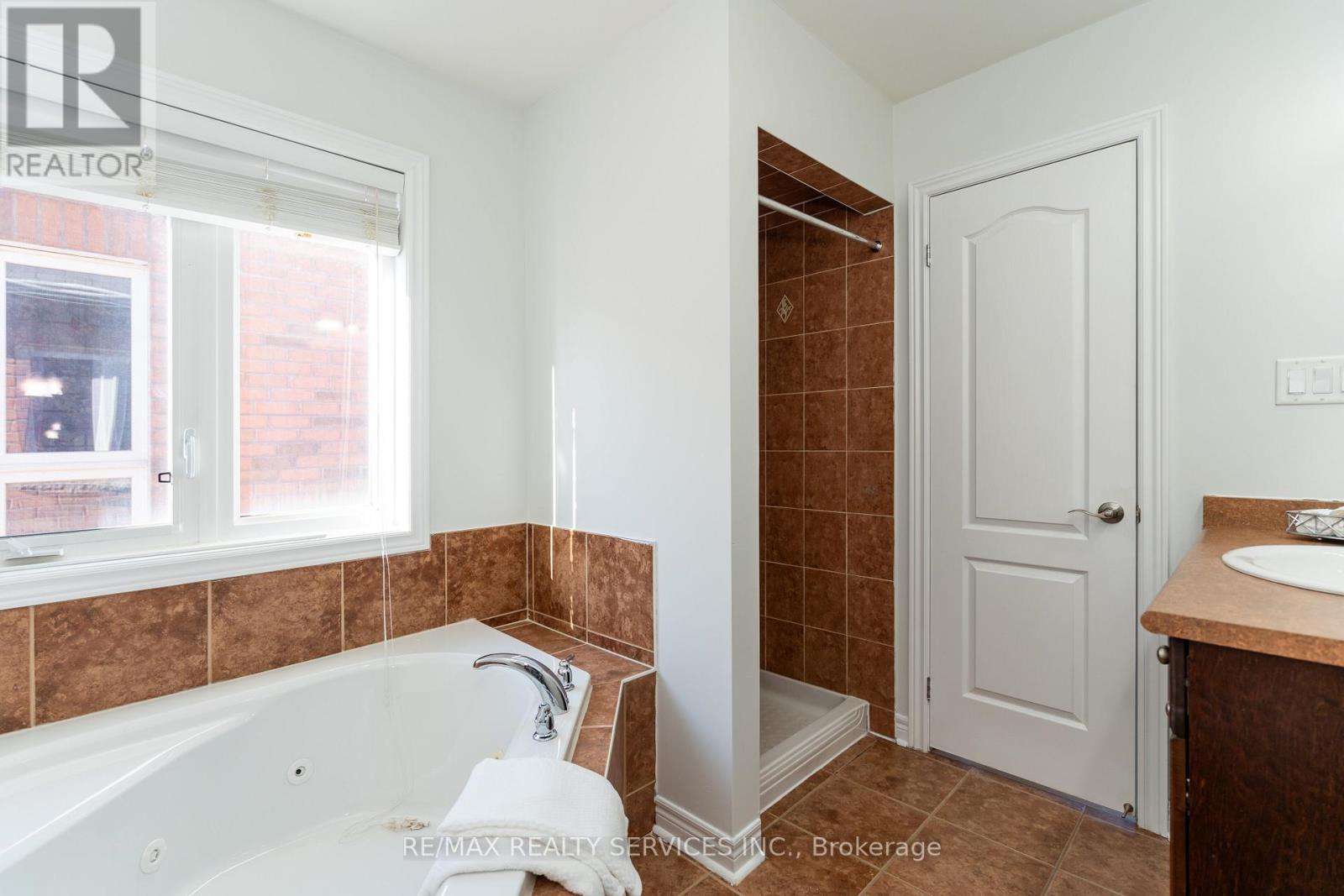 112 Amaranth Crescent, Brampton, Ontario  L7A 0L5 - Photo 20 - W12942936