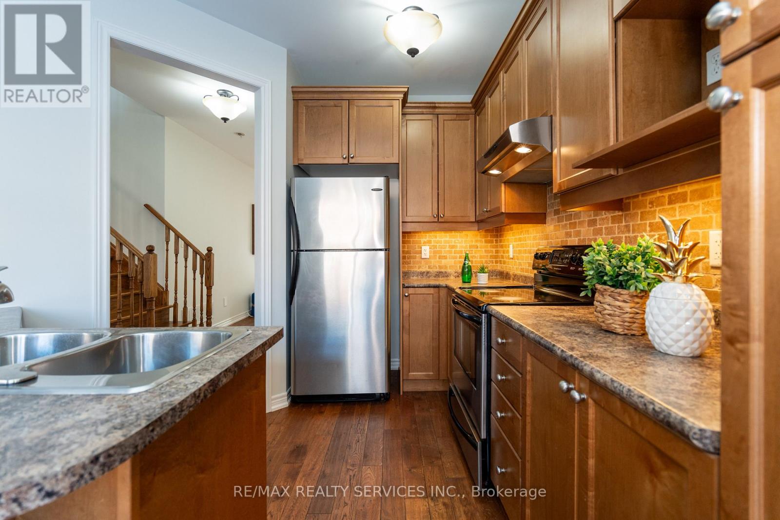 112 Amaranth Crescent, Brampton, Ontario  L7A 0L5 - Photo 9 - W12942936