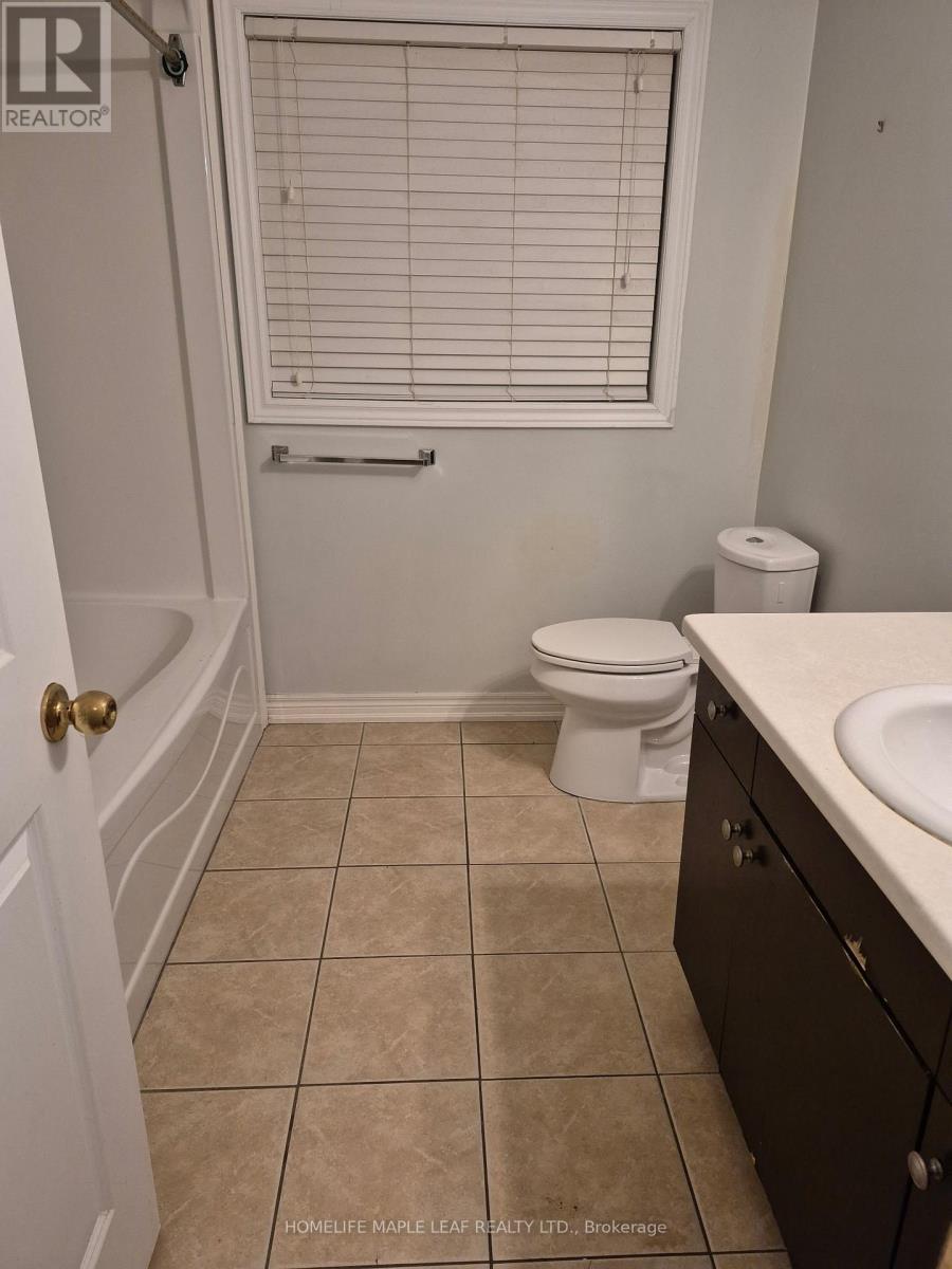 54 Boulton Place, St. Catharines, Ontario  L2M 5L6 - Photo 9 - X12939040