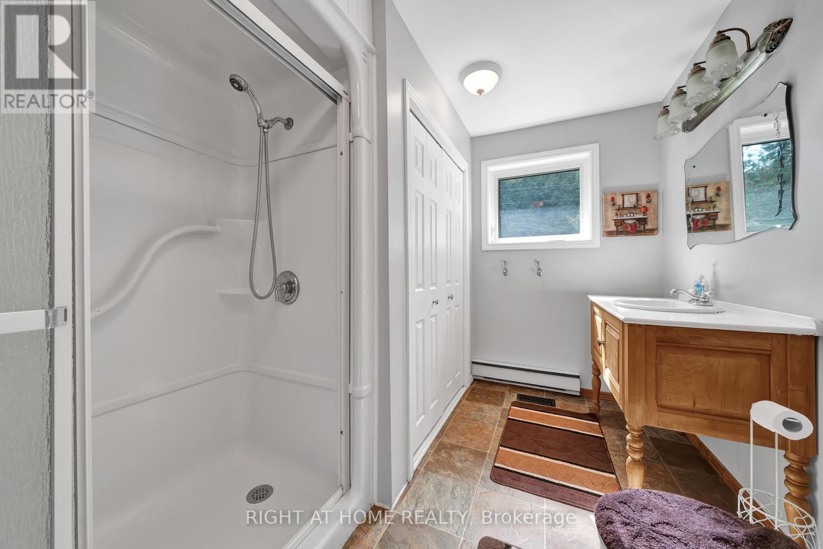 135 Browns Lane, Georgian Bluffs, Ontario  N0H 2K0 - Photo 11 - X12942898