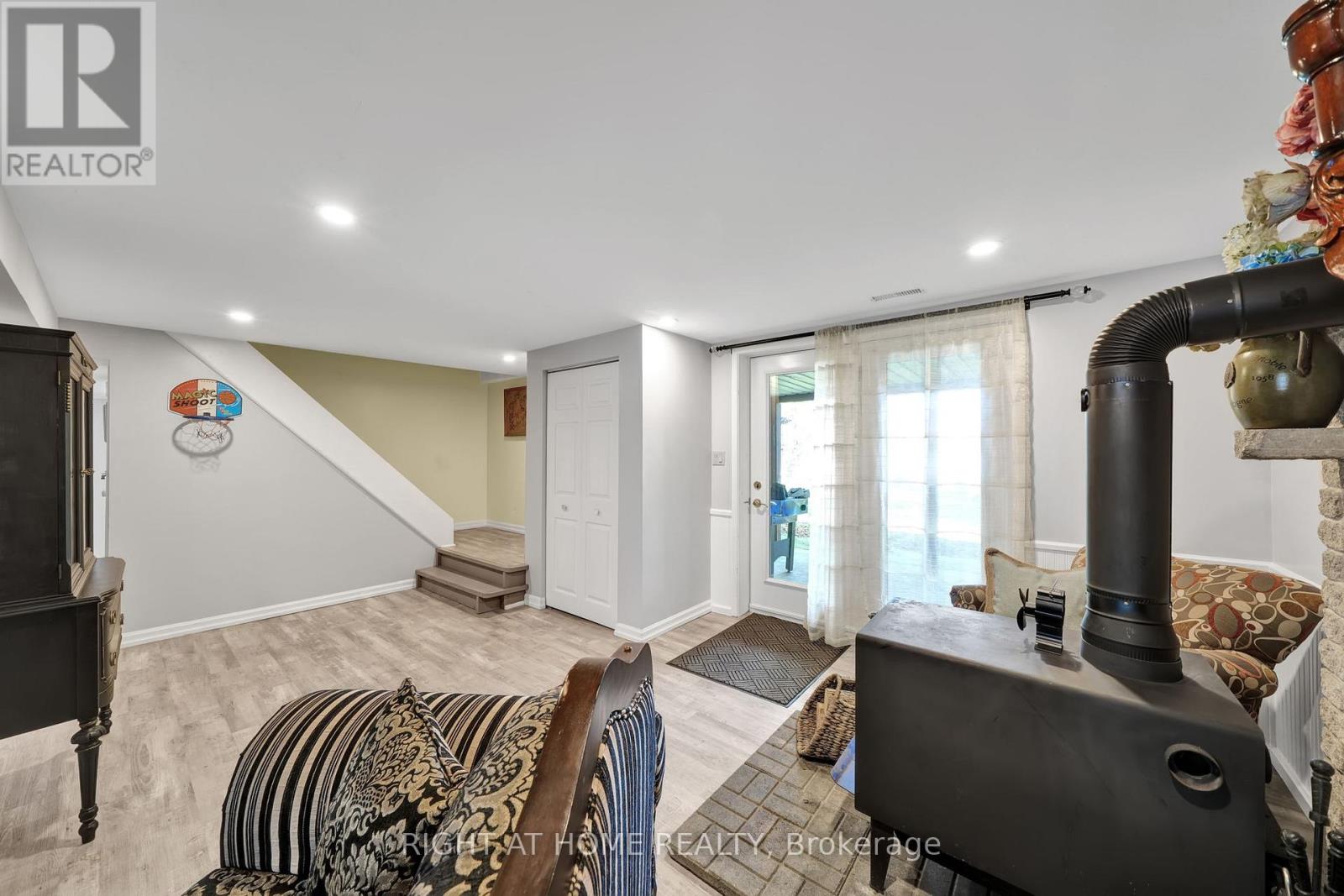 135 Browns Lane, Georgian Bluffs, Ontario  N0H 2K0 - Photo 15 - X12942898