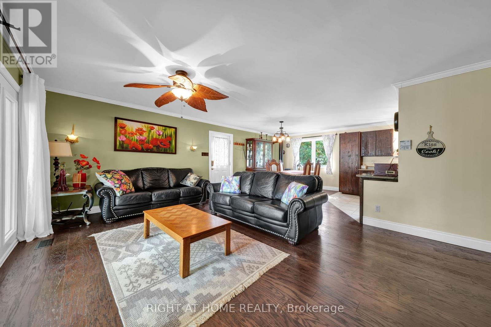 135 Browns Lane, Georgian Bluffs, Ontario  N0H 2K0 - Photo 2 - X12942898