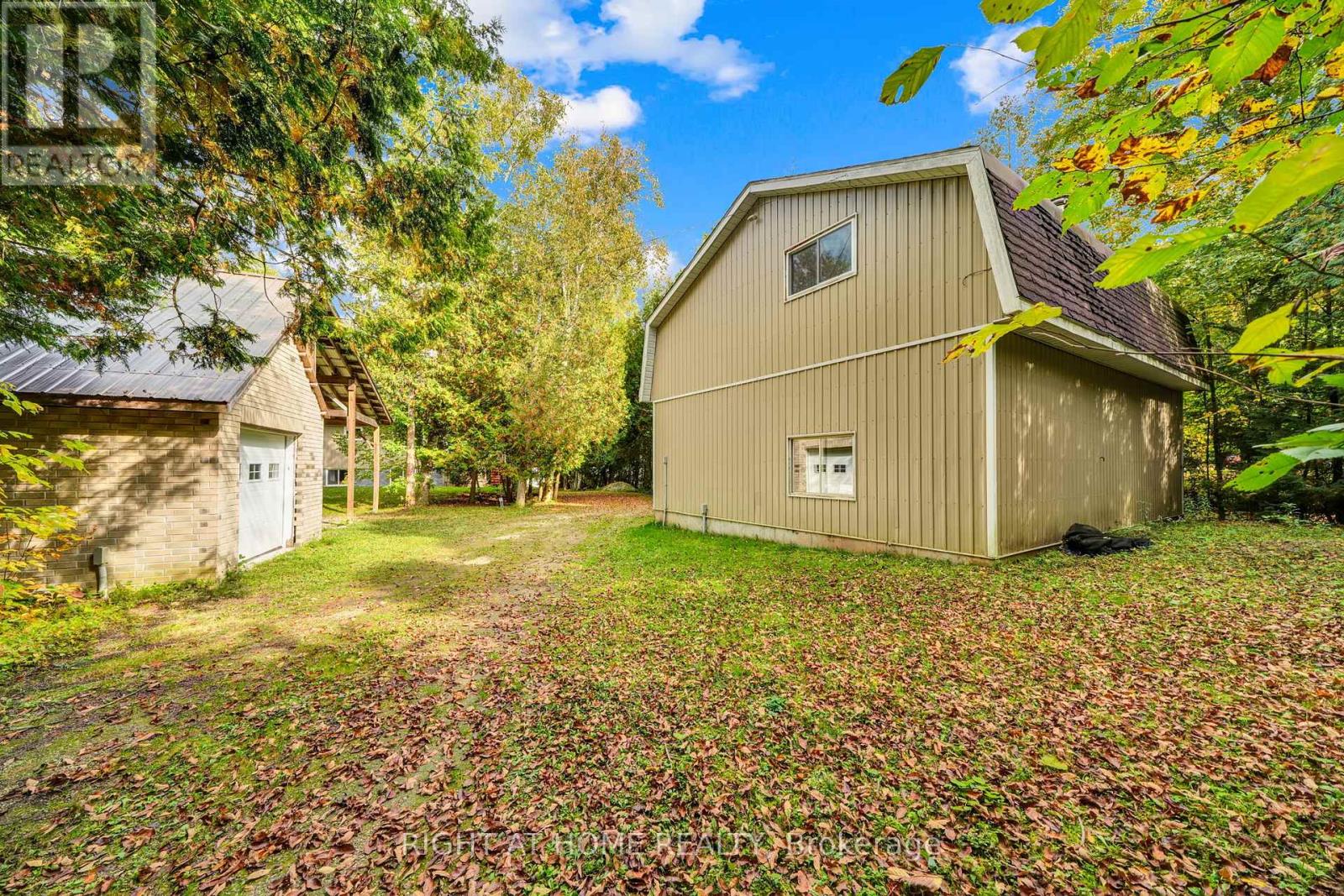 135 Browns Lane, Georgian Bluffs, Ontario  N0H 2K0 - Photo 21 - X12942898