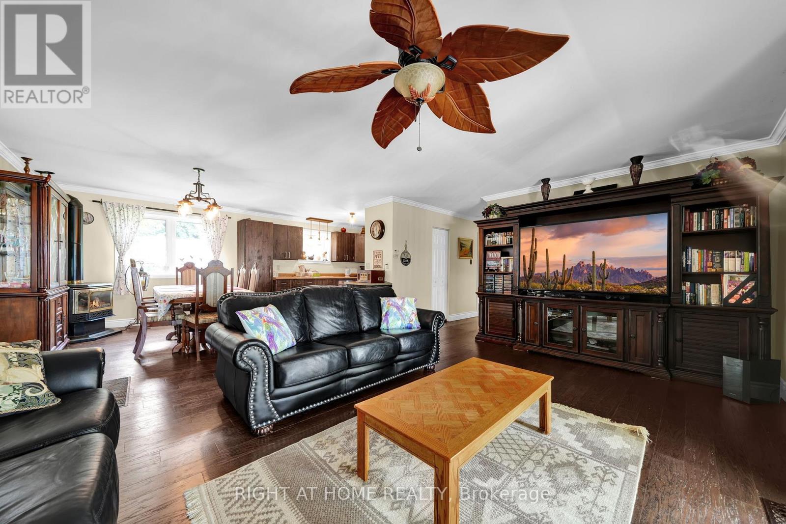 135 Browns Lane, Georgian Bluffs, Ontario  N0H 2K0 - Photo 3 - X12942898