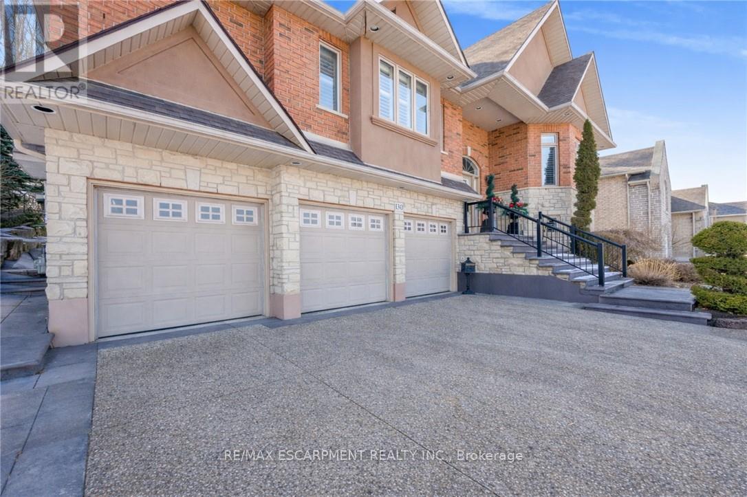 130 Dorchester Drive, Grimsby, Ontario  L3M 1A8 - Photo 2 - X12942990