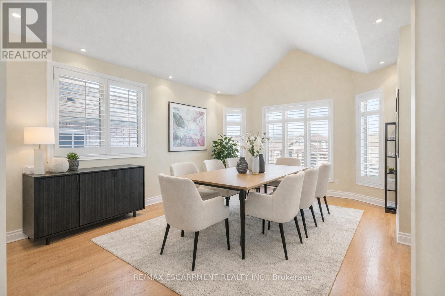 130 Dorchester Drive, Grimsby, Ontario  L3M 1A8 - Photo 5 - X12942990