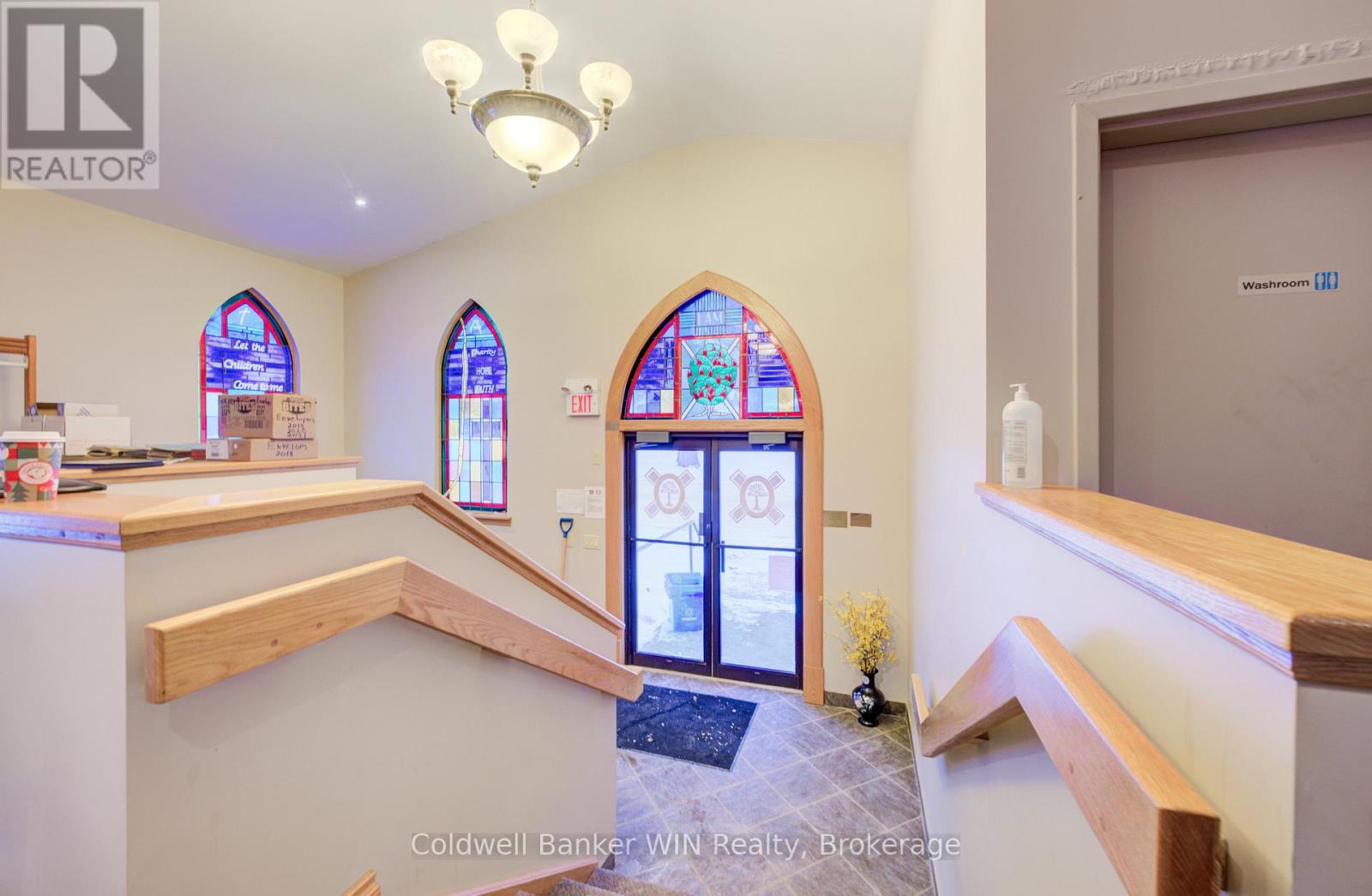 196 Birmingham Street E, Wellington North (Mount Forest), Ontario  N0G 2L2 - Photo 6 - X12615868